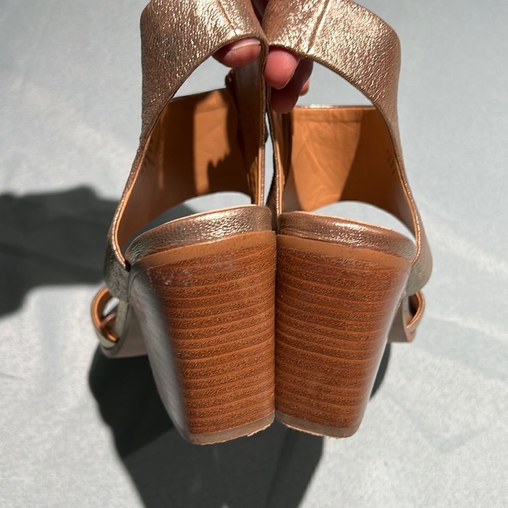 Isola Satin Gold Ravenna Sandal Size 8 B47 - Picture 7 of 9